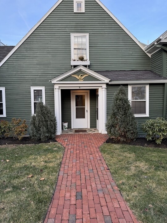 8 Franklin St in Marblehead, MA - Building Photo