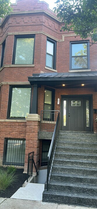 1442 N Kedzie Ave in Chicago, IL - Building Photo