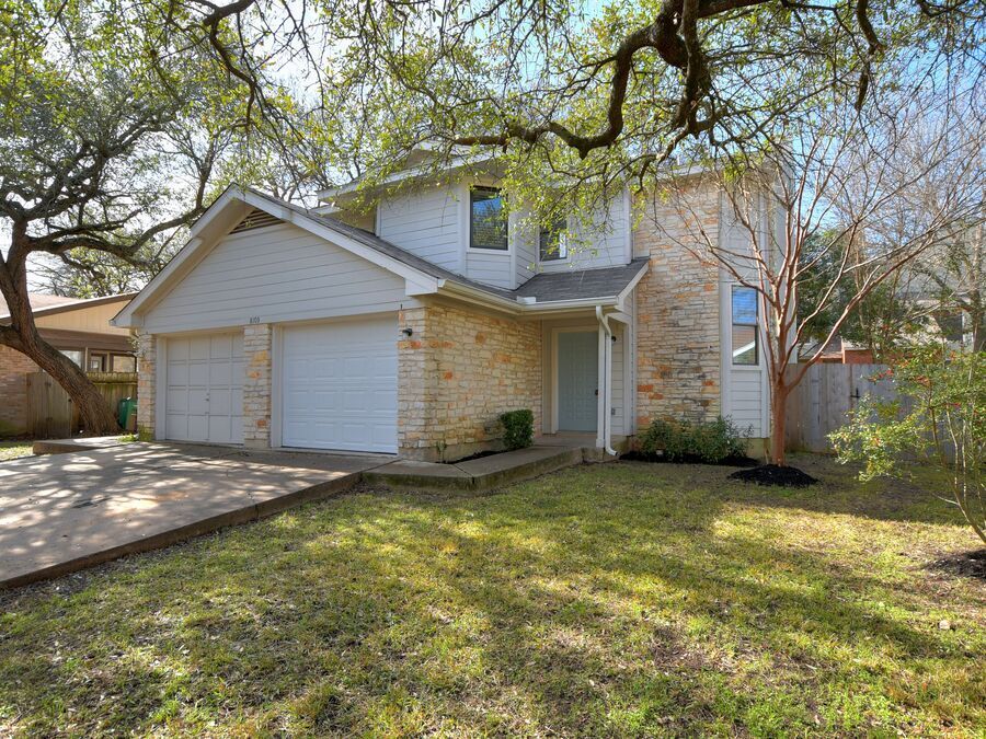 8103 Tuscarora Trail in Austin, TX - Foto de edificio