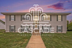 144 N Crest Dr in Raymore, MO - Building Photo