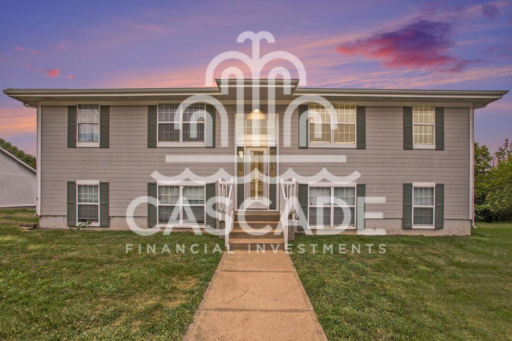 144 N Crest Dr in Raymore, MO - Building Photo