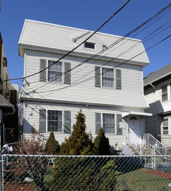 812 Spring St in Elizabeth, NJ - Building Photo - Building Photo