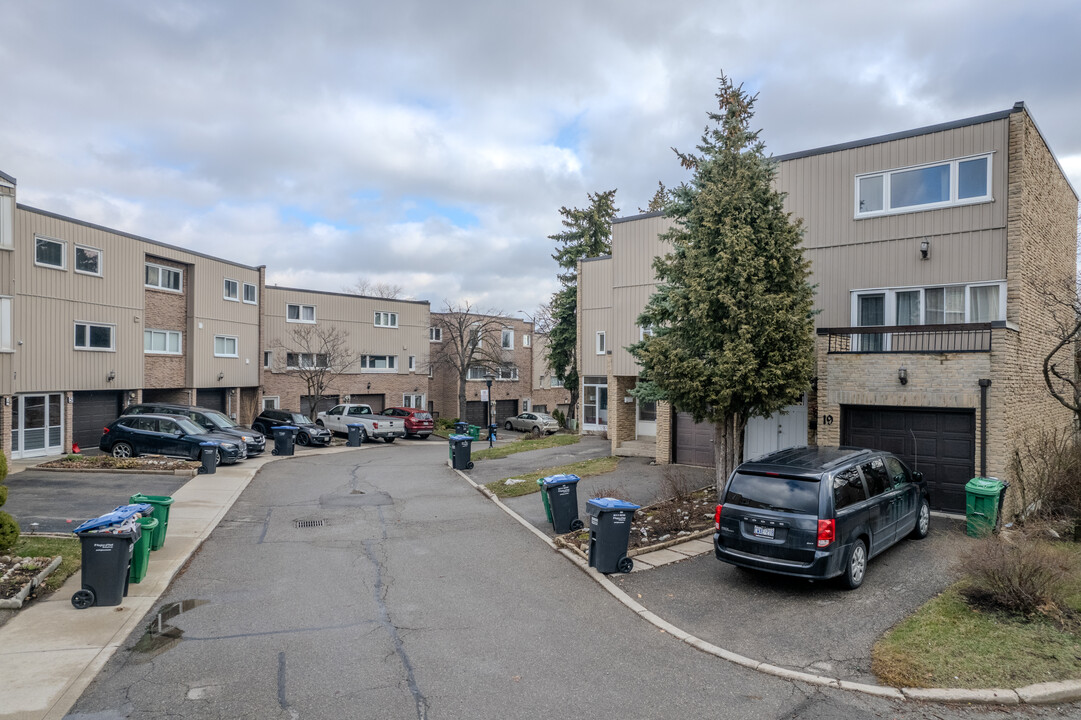 3609 Nadine Cres in Mississauga, ON - Building Photo