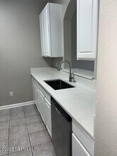 7801 Point Meadows Dr in Jacksonville, FL - Building Photo - Building Photo