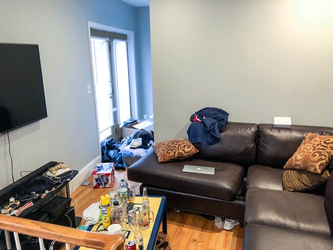 39 Sheafe St, Unit 2 in Boston College, MA - Foto de edificio - Building Photo