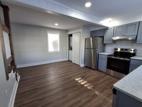 27 Oak St, Unit #2 in South Portland, ME - Building Photo - Building Photo