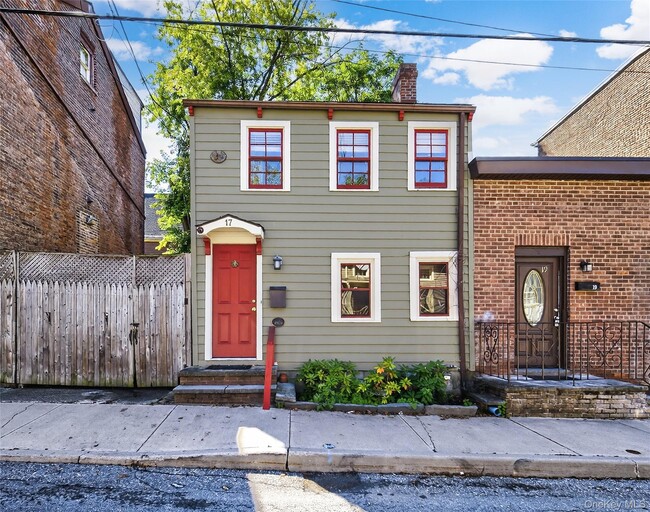 property at 17 E Parmenter St