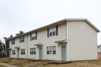 Storey Manor Apartments in Cottage Hills, IL - Building Photo - Building Photo