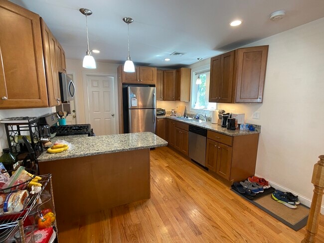 10 Nashua St, Unit 2 in Somerville, MA - Building Photo - Building Photo