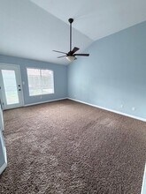 9305 Brookstone Ct in Bakersfield, CA - Building Photo - Building Photo