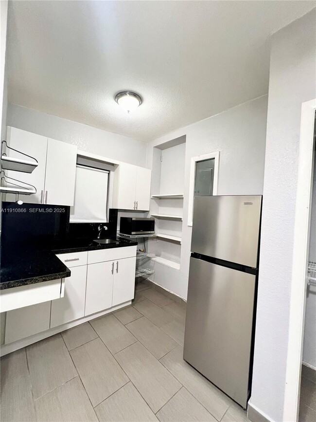 1400 SW 29th Ave in Miami, FL - Building Photo - Building Photo