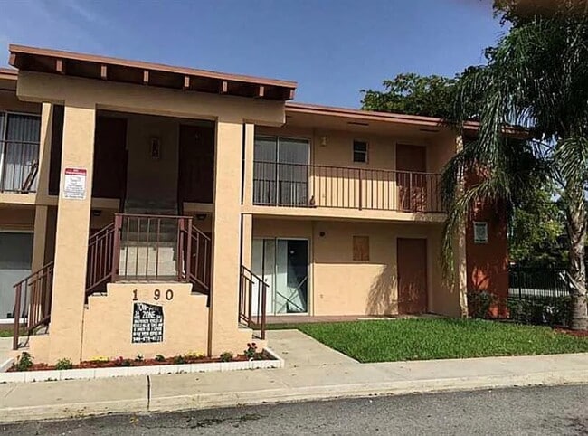 1290 NE 119th St in Miami, FL - Building Photo - Building Photo