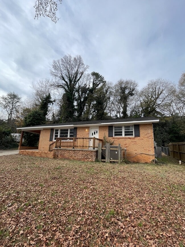 506 Old Piedmont Hwy in Greenville, SC - Building Photo - Building Photo