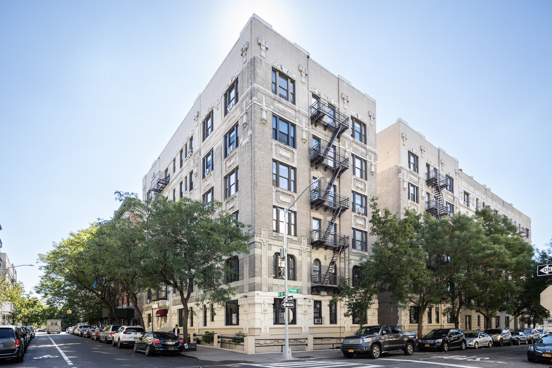 804 W 180th St in New York, NY - Building Photo