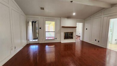 1526 Silverleaf Dr in Carrollton, TX - Building Photo - Building Photo