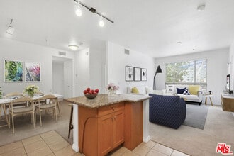 100 S Alameda St in Los Angeles, CA - Building Photo - Building Photo