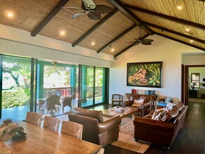 4800 Lower Honoapiilani Rd in Lahaina, HI - Building Photo - Building Photo