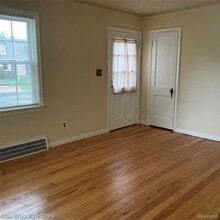 2104 Brickley St in Ferndale, MI - Building Photo - Building Photo