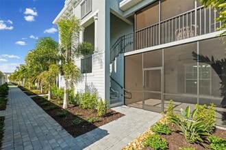 19015 Scallop Lp, Unit 104 in Lakewood Ranch, FL - Foto de edificio - Building Photo
