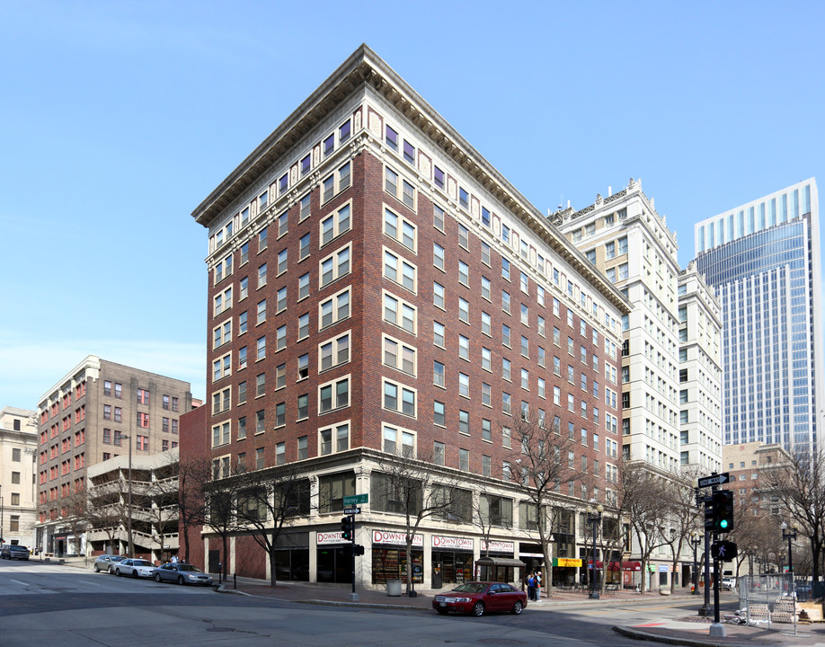 Regis in Omaha, NE - Foto de edificio