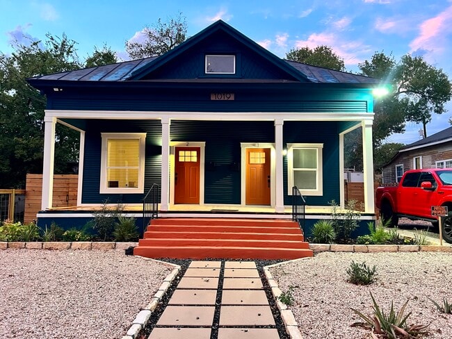 property at 1019 Steves Ave