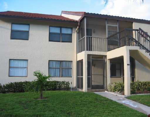 4703 Lucerne Lakes Blvd E in Greenacres, FL - Building Photo