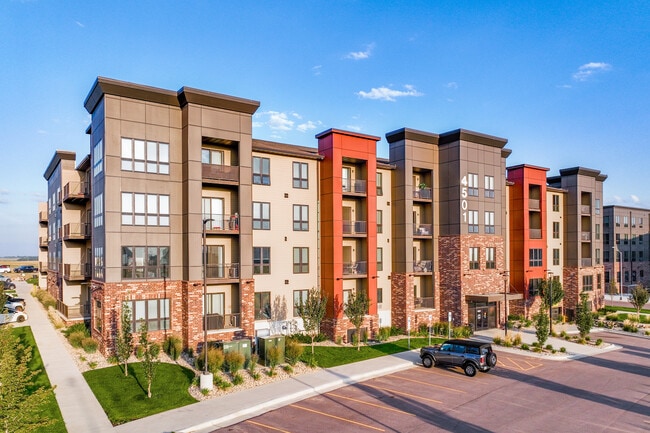 University Hills Village - UHV Building 4 in Sioux Falls, SD - Foto de edificio - Building Photo