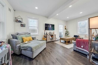 632 Chase Ave in Lyndhurst, NJ - Building Photo - Building Photo