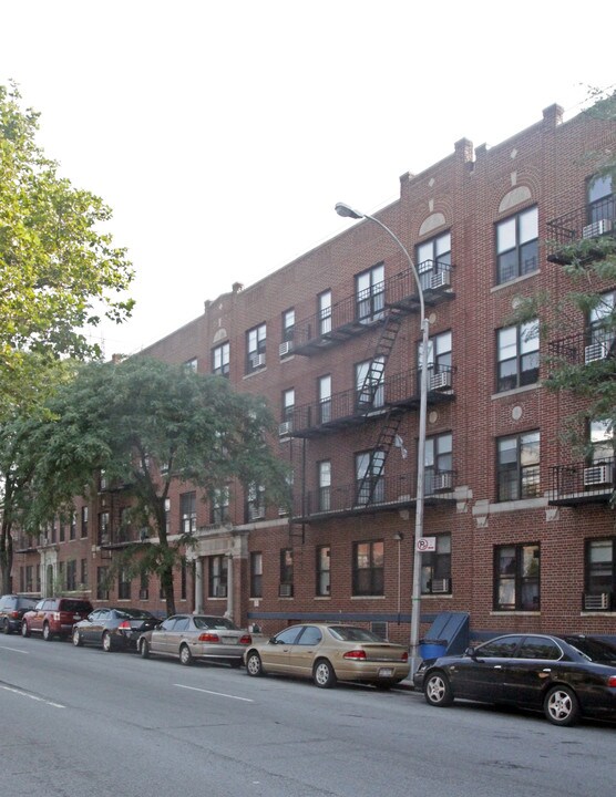 625 Howard Ave in Brooklyn, NY - Building Photo