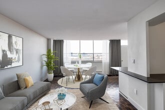 3575 Bathurst St in Toronto, ON - Building Photo - Building Photo