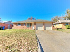 214 Thompson Dr in Norman, OK - Building Photo