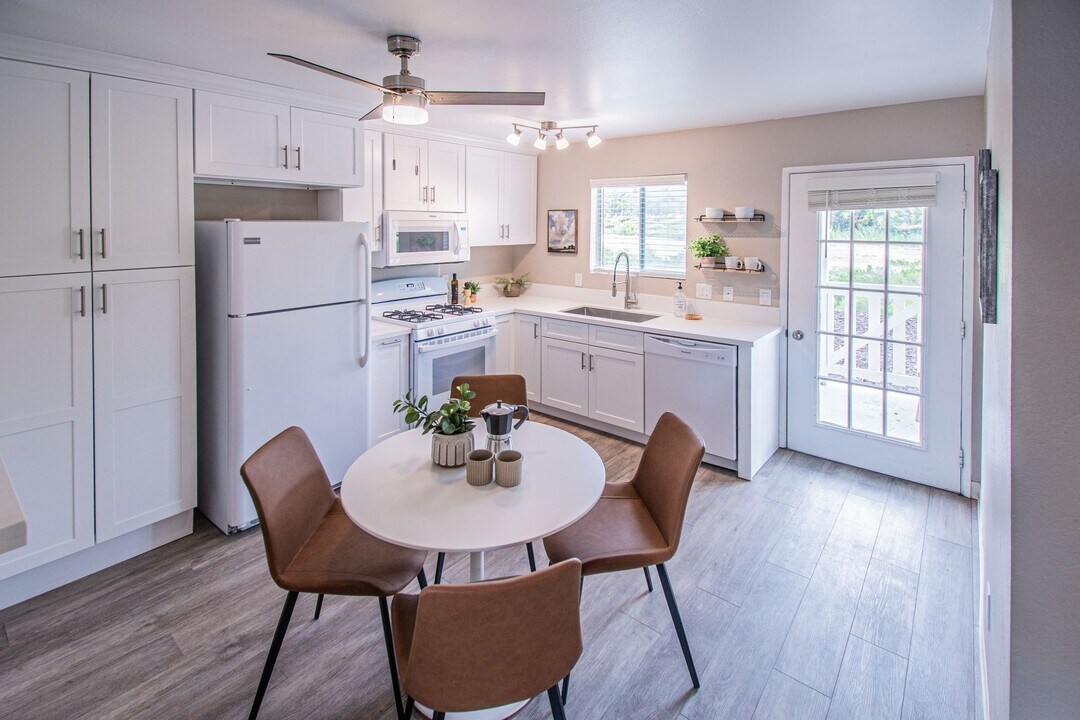 Alder Creek Apartments in Paso Robles, CA - Foto de edificio
