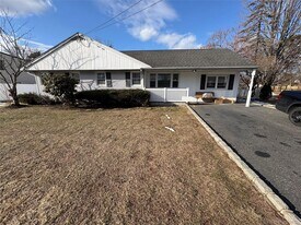 189 Vanderbilt Ave in Brentwood, NY - Building Photo