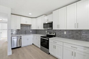 1400 NE 43rd Ct in Pompano Beach, FL - Building Photo