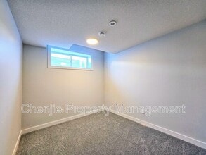 6034 Edmonds Pl NW in Edmonton, AB - Building Photo - Building Photo