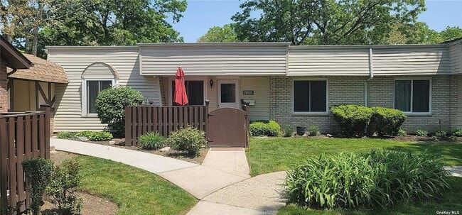 property at 120 Glen Hollow Dr