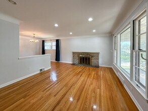 2082 Vernier Rd in Grosse Pointe Woods, MI - Building Photo - Building Photo