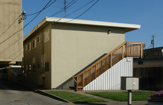 1243 Shortridge Ave in San Jose, CA - Foto de edificio - Building Photo