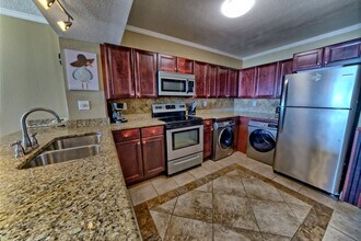 7205 Thomas Dr in Panama City Beach, FL - Building Photo - Building Photo