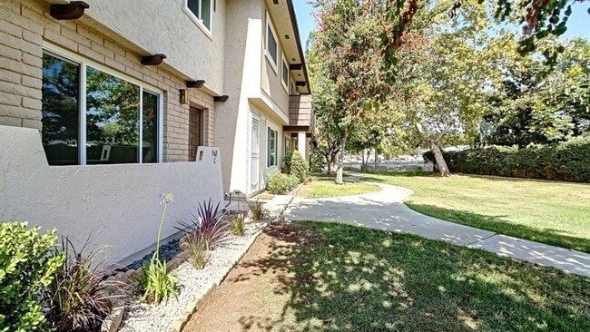 9469 Carlton Oaks Dr in Santee, CA - Building Photo - Building Photo