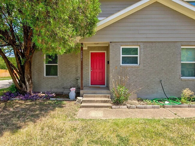 3201 Forest Park Blvd in Fort Worth, TX - Building Photo - Building Photo
