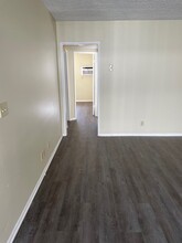 Jordan Tropicana Apartments in Canoga Park, CA - Building Photo - Building Photo