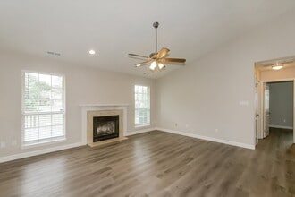 5126 Pike View Dr in Indianapolis, IN - Foto de edificio - Building Photo