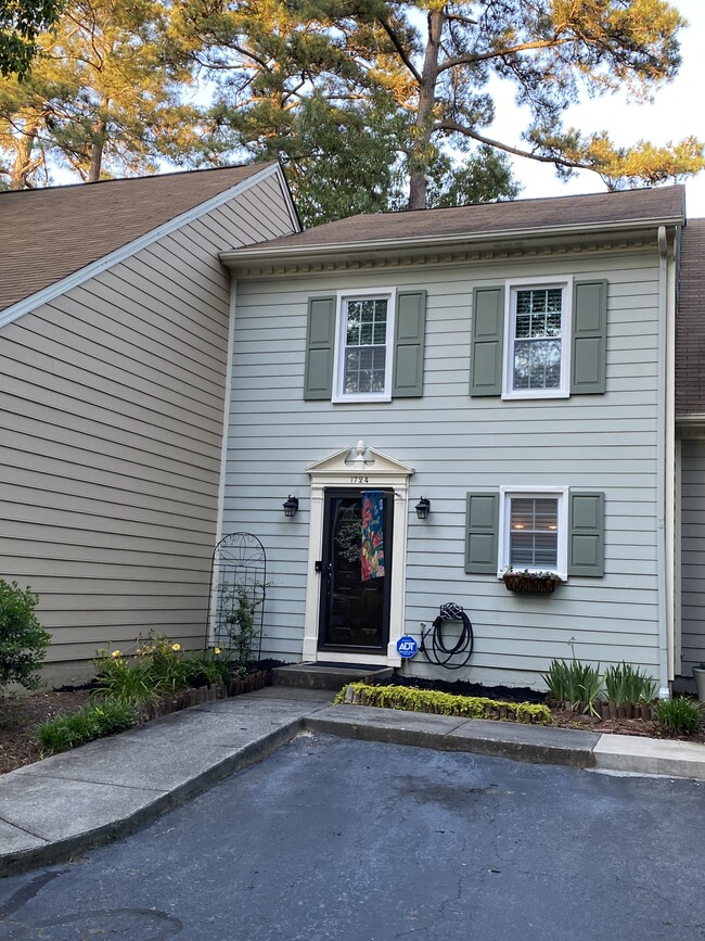 1724 Township Cir in Raleigh, NC - Foto de edificio - Building Photo