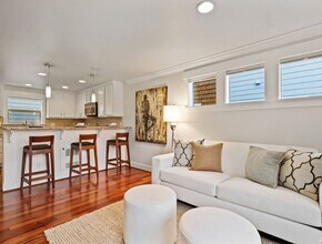 2044 NW 63rd St in Seattle, WA - Building Photo - Building Photo