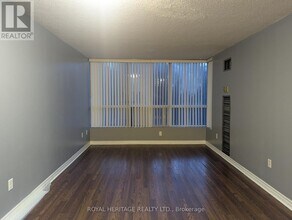 3050 Ellesmere Rd in Toronto, ON - Building Photo - Building Photo