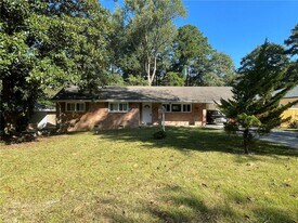 2352 Arrow Cir in Atlanta, GA - Building Photo