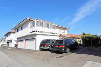 7172 Heil Ave in Huntington Beach, CA - Foto de edificio - Building Photo