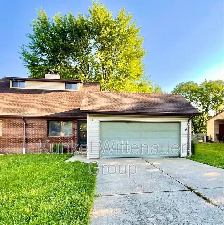 122 Sugar Pine Ln in O'Fallon, IL - Building Photo