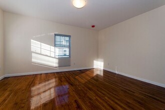 30 Bentley St in Boston, MA - Building Photo - Building Photo